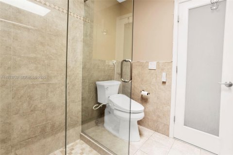 Condo in Oakland Park, Florida, 3 bedrooms  № 1992196 - photo 18