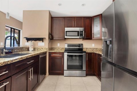 Condo in Oakland Park, Florida, 3 bedrooms  № 1992196 - photo 3