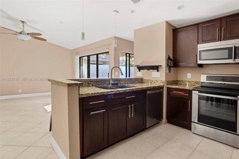 Condo in Oakland Park, Florida, 3 bedrooms  № 1992196 - photo 7