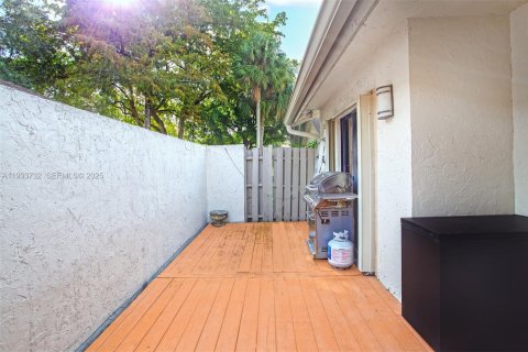 Condo in Oakland Park, Florida, 3 bedrooms  № 1992196 - photo 27