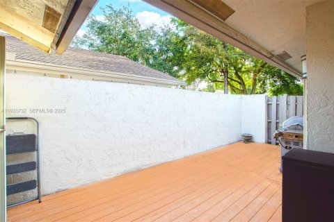 Condo in Oakland Park, Florida, 3 bedrooms  № 1992196 - photo 26