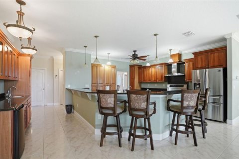 House in Spring Hill, Florida 3 bedrooms, 382.2 sq.m. № 2141018 - photo 5