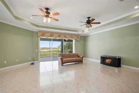 House in Spring Hill, Florida 3 bedrooms, 382.2 sq.m. № 2141018 - photo 12