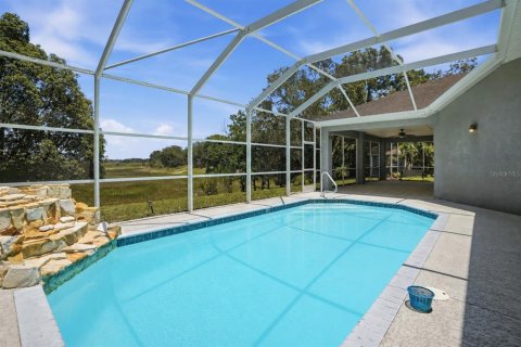 House in Spring Hill, Florida 3 bedrooms, 382.2 sq.m. № 2141018 - photo 2