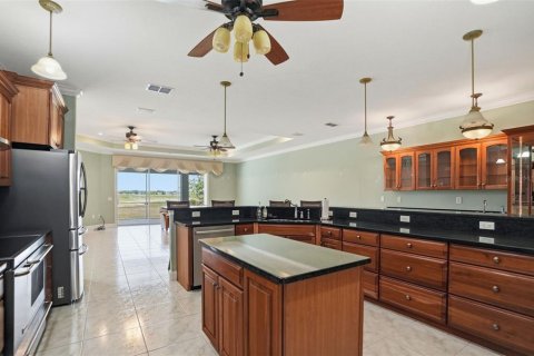 House in Spring Hill, Florida 3 bedrooms, 382.2 sq.m. № 2141018 - photo 6