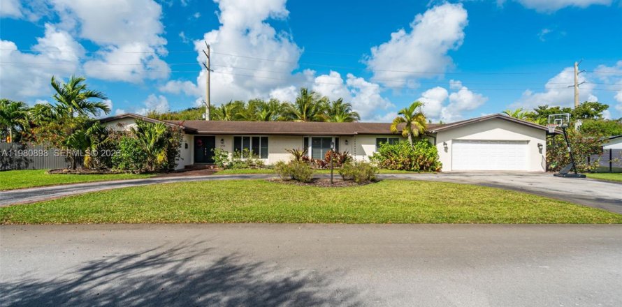 Дом в Майами, Флорида 4 спальни, 309.64м2 № 2048765