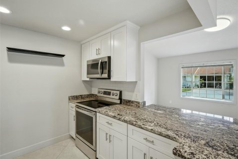 Duplex in New Smyrna Beach, Florida 2 bedrooms, 126.81 sq.m. № 1781136 - photo 6