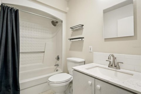 Duplex in New Smyrna Beach, Florida 2 bedrooms, 126.81 sq.m. № 1781136 - photo 26
