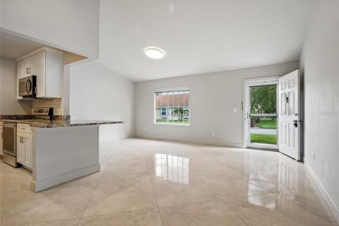 Duplex in New Smyrna Beach, Florida 2 bedrooms, 126.81 sq.m. № 1781136 - photo 8