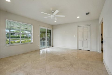 Duplex in New Smyrna Beach, Florida 2 bedrooms, 126.81 sq.m. № 1781136 - photo 11