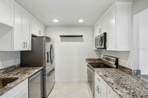 Duplex in New Smyrna Beach, Florida 2 bedrooms, 126.81 sq.m. № 1781136 - photo 5