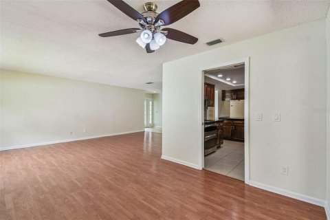 Casa en venta en Tampa, Florida, 3 dormitorios, 159.33 m2 № 1893840 - foto 13