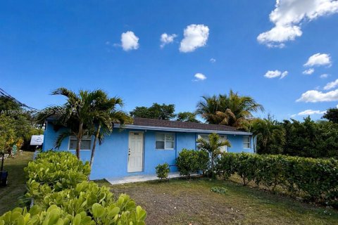 Commercial property in Homestead, Florida 102.56 sq.m. № 2081053