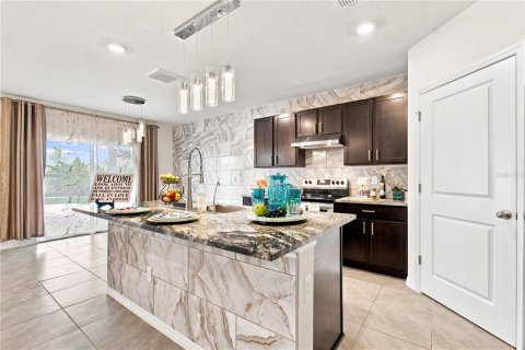 Casa en venta en Wesley Chapel, Florida, 5 dormitorios, 242.01 m2 № 2312844 - foto 18