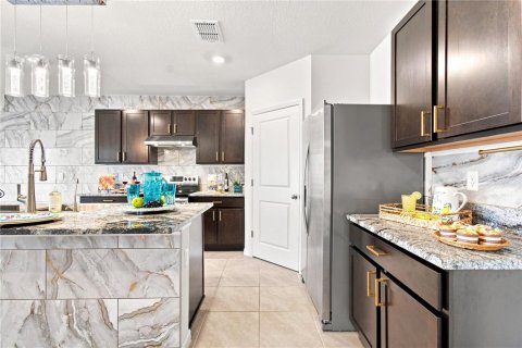 Casa en venta en Wesley Chapel, Florida, 5 dormitorios, 242.01 m2 № 2312844 - foto 17