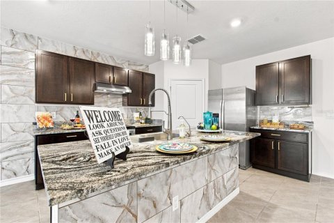 Casa en venta en Wesley Chapel, Florida, 5 dormitorios, 242.01 m2 № 2312844 - foto 23