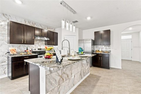 Casa en venta en Wesley Chapel, Florida, 5 dormitorios, 242.01 m2 № 2312844 - foto 20