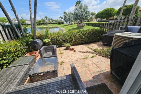 Touwnhouse à vendre à Doral, Floride: 4 chambres, 175.96 m2 № 1785895 - photo 4