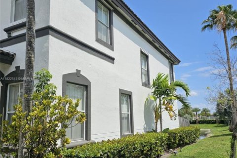 Touwnhouse à vendre à Doral, Floride: 4 chambres, 175.96 m2 № 1785895 - photo 3
