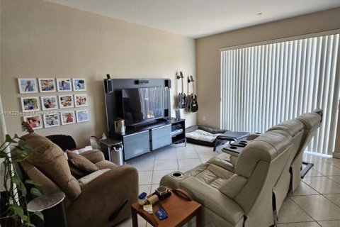 Touwnhouse à vendre à Doral, Floride: 4 chambres, 175.96 m2 № 1785895 - photo 5