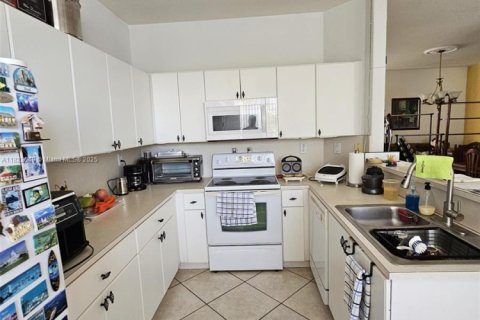 Touwnhouse à vendre à Doral, Floride: 4 chambres, 175.96 m2 № 1785895 - photo 8