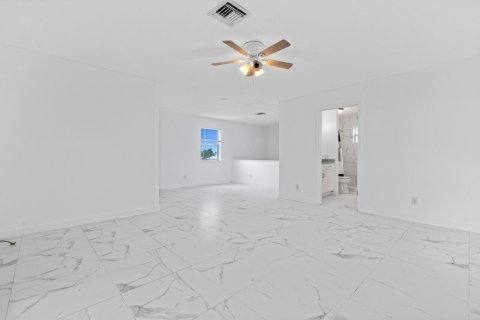 Commercial property in St. Lucie, Florida 230.49 sq.m. № 2146307 - photo 13