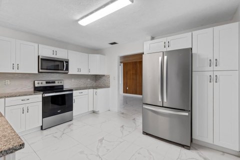 Commercial property in St. Lucie, Florida 230.49 sq.m. № 2146307 - photo 9