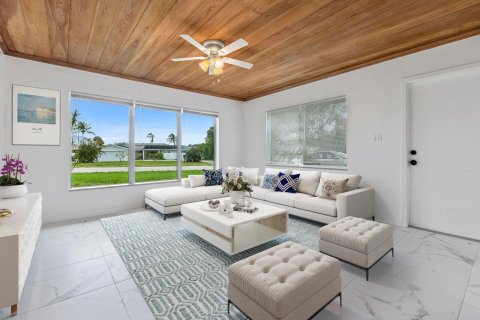 Commercial property in St. Lucie, Florida 230.49 sq.m. № 2146307 - photo 20
