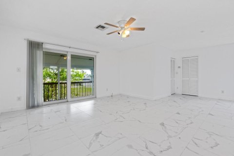 Commercial property in St. Lucie, Florida 230.49 sq.m. № 2146307 - photo 15