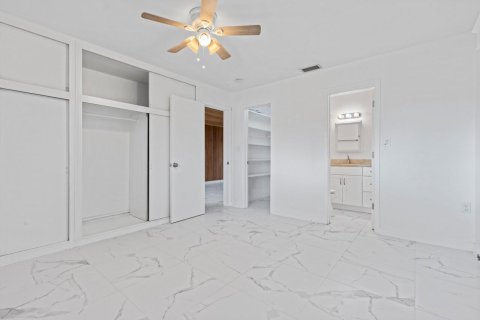 Commercial property in St. Lucie, Florida 230.49 sq.m. № 2146307 - photo 3