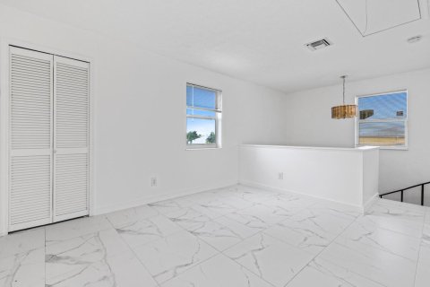Commercial property in St. Lucie, Florida 230.49 sq.m. № 2146307 - photo 14