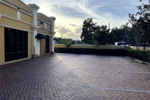 Commercial property in Orlando, Florida 177.63 sq.m. № 2206214 - photo 4