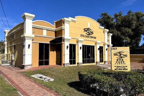 Commercial property in Orlando, Florida 177.63 sq.m. № 2206214
