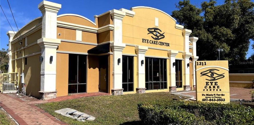 Commercial property in Orlando, Florida 177.63 sq.m. № 2206214