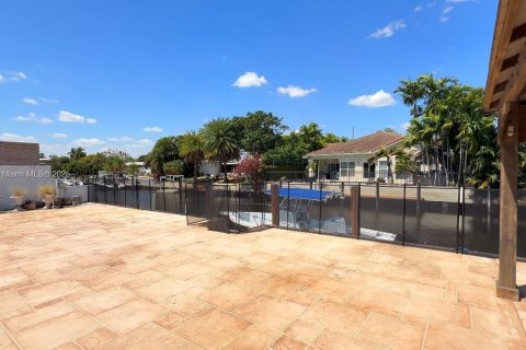 House in Fort Lauderdale, Florida 3 bedrooms, 154.59 sq.m. № 1646959 - photo 23