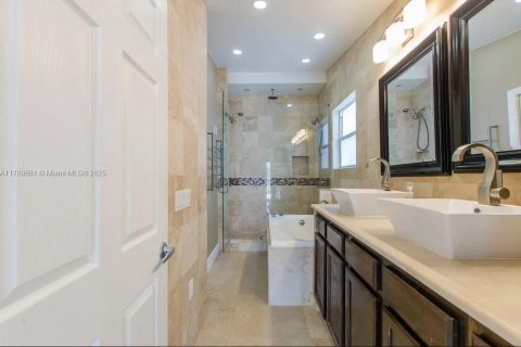 House in Fort Lauderdale, Florida 3 bedrooms, 154.59 sq.m. № 1646959 - photo 13