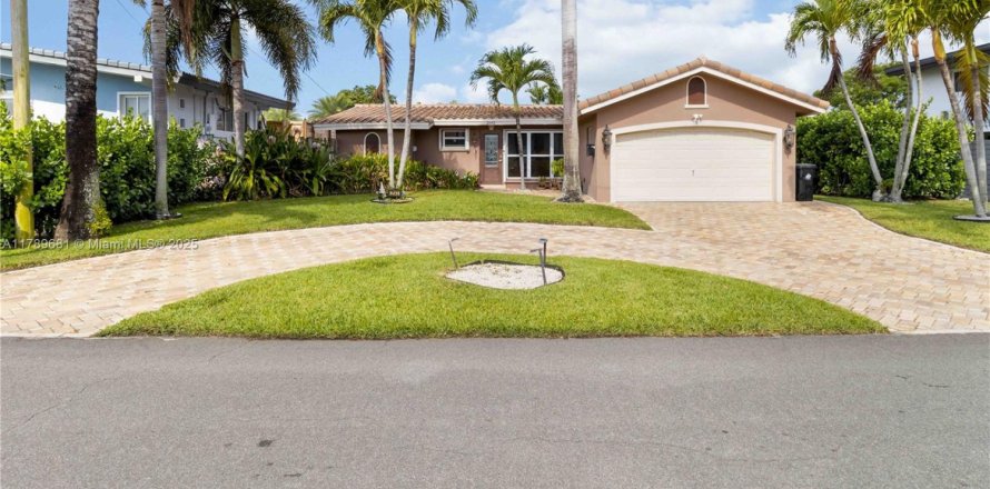 House in Fort Lauderdale, Florida 3 bedrooms, 154.59 sq.m. № 1646959