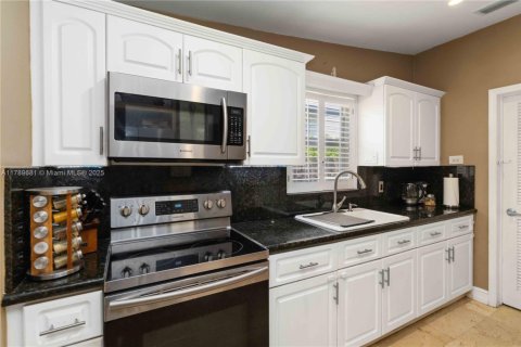 House in Fort Lauderdale, Florida 3 bedrooms, 154.59 sq.m. № 1646959 - photo 10