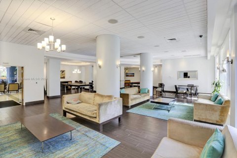 Condo in Hollywood, Florida, 2 bedrooms  № 1710716 - photo 24