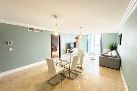 Condo in Hollywood, Florida, 2 bedrooms  № 1710716 - photo 4