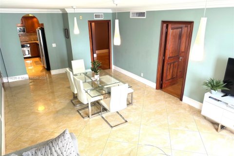 Condo in Hollywood, Florida, 2 bedrooms  № 1710716 - photo 13