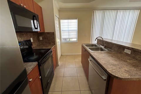 Townhouse in Dania Beach, Florida 3 bedrooms, 128.39 sq.m. № 1943946 - photo 4