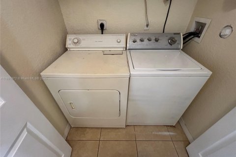 Townhouse in Dania Beach, Florida 3 bedrooms, 128.39 sq.m. № 1943946 - photo 11