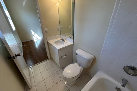 Townhouse in Dania Beach, Florida 3 bedrooms, 128.39 sq.m. № 1943946 - photo 17