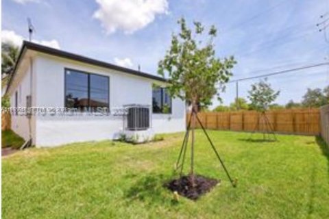 House in Fort Lauderdale, Florida 3 bedrooms, 153.29 sq.m. № 2048866 - photo 2