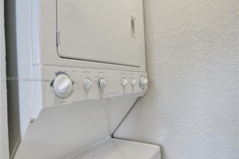 Condominio en venta en Fort Lauderdale, Florida, 1 dormitorio, 45.15 m2 № 2031064 - foto 17