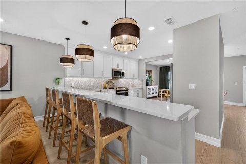 Townhouse in Tampa, Florida 3 bedrooms, 206.43 sq.m. № 2299562 - photo 8