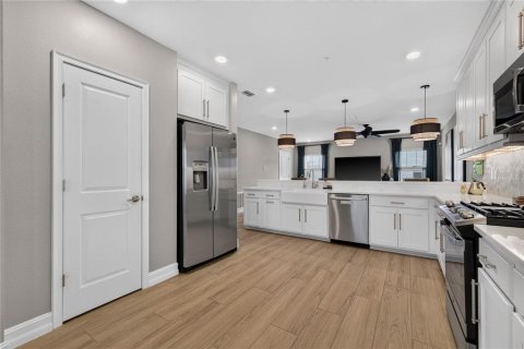 Townhouse in Tampa, Florida 3 bedrooms, 206.43 sq.m. № 2299562 - photo 15