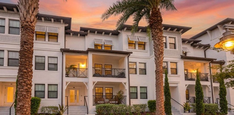 Townhouse in Tampa, Florida 3 bedrooms, 206.43 sq.m. № 2299562