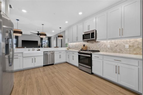 Townhouse in Tampa, Florida 3 bedrooms, 206.43 sq.m. № 2299562 - photo 14